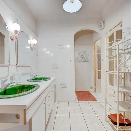Holiday home Gilbert Vins-sur-Caramy